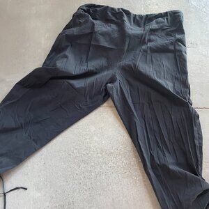 Women's Black Capris